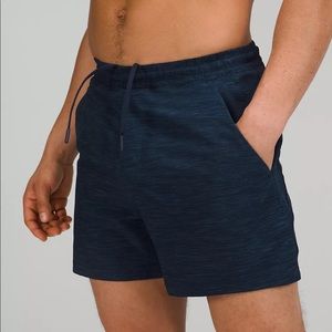 Men’s Lululemon Athletica pace breaker shorts
